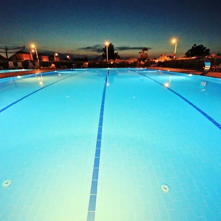 Family Friend Poolbbq 3b1 Alacati Cesme