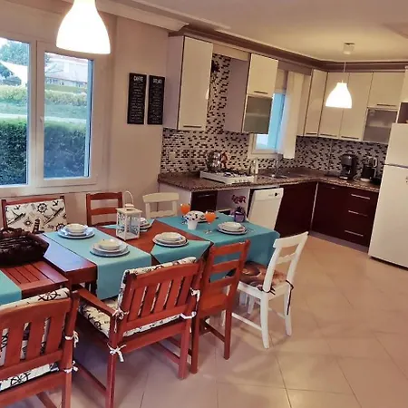 Family Friend Poolbbq 3b1 Alacati Cesme Ildiri