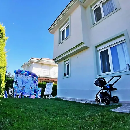 Family Friend Poolbbq 3b1 Alacati Cesme *