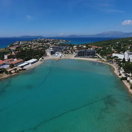 Family Friend Poolbbq 3b1 Alacati Cesme Ildiri