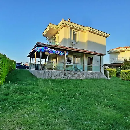 Family Friend Poolbbq 3b1 Alacati Cesme *