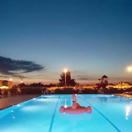 Family Friend Poolbbq 3b1 Alacati Cesme