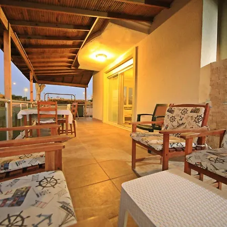 Villa Family Friend Poolbbq 3b1 Alacati Cesme