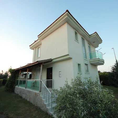 Villa Family Friend Poolbbq 3b1 Alacati Cesme